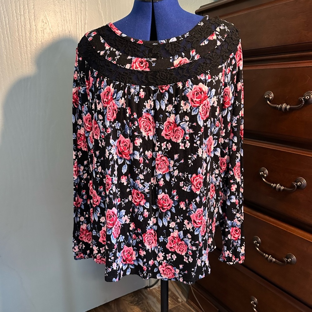 Faded Glory long sleeve black floral top, 2 black lace insets around top, L